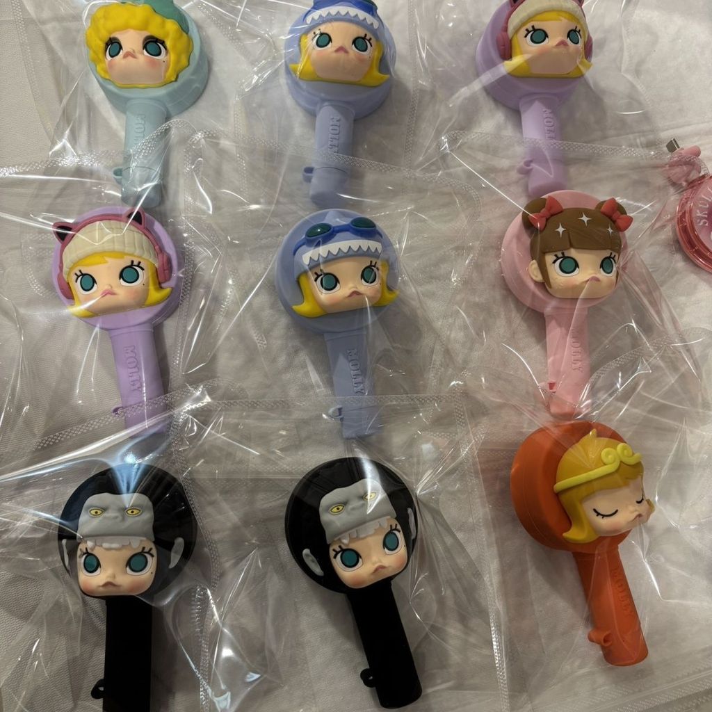 Pop Mart Store Exhibits Apple Android Data Cable zy251205