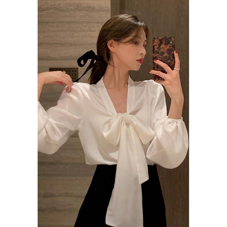 Influencer สไตล์ใหม่ภาษาฝรั่งเศสคํา V คอ Big Bow เสื้อเกาหลีรุ่น Classy All-Match Slimmer ดูโคมไฟแขน