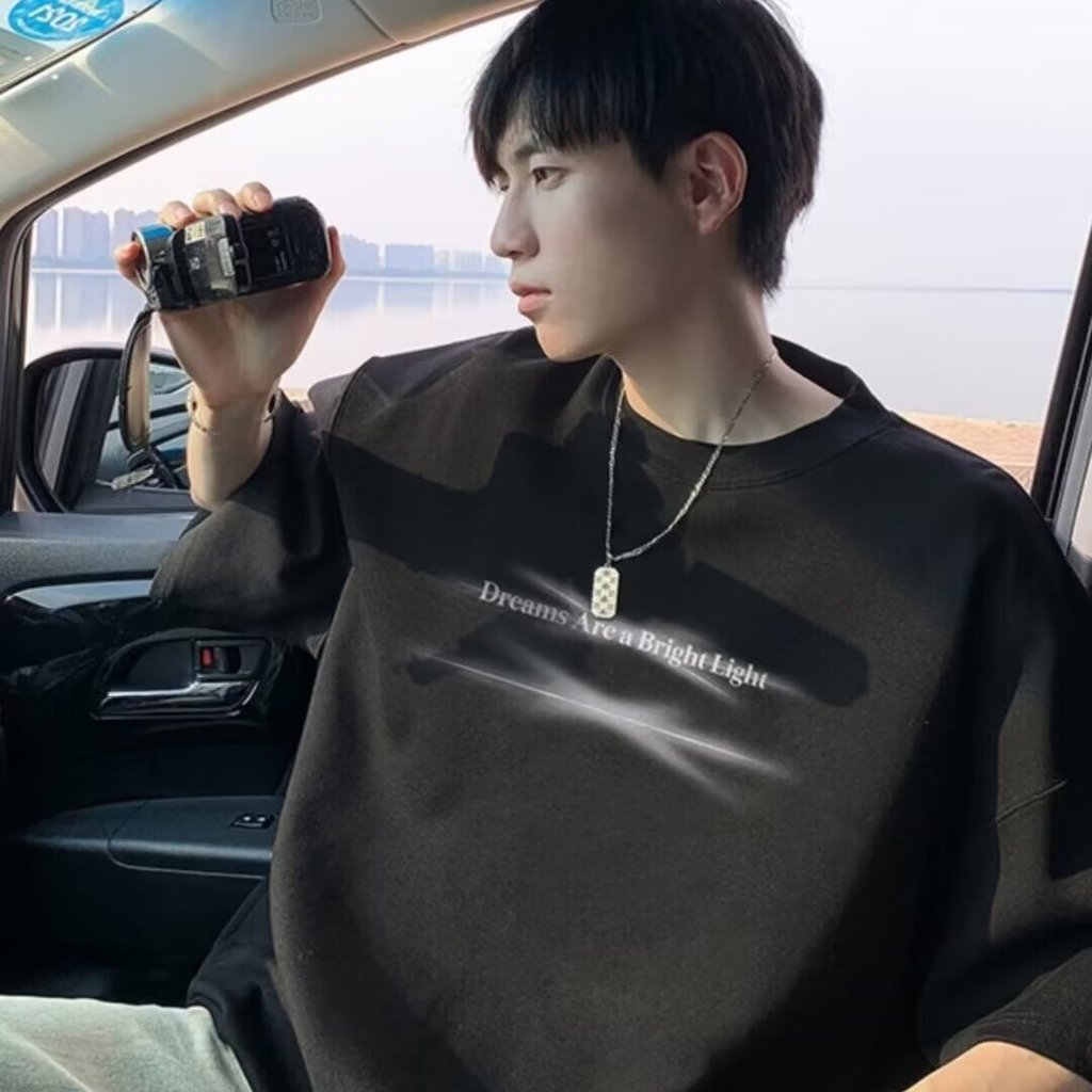 2026 ผ้าฝ้ายแท้อเมริกัน High Street แขนสั้นผู้ชายฤดูร้อน 2025 ใหม่หลวม Design Niche เสื้อยืดผู้ชายเส