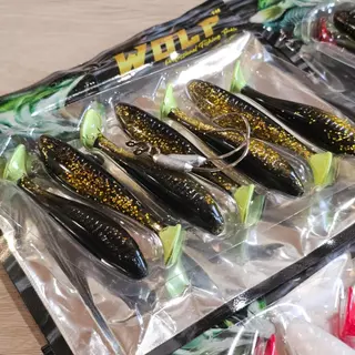 WOLF ปลายางขั้นเทพ เหยื่อตกปลาผิวน้ำ และใต้น้ำ ขนาด 7.5cm น้ำหนัก 4.7กรัม 1 แพคมี 7 ตัว แถมเบ็ดตะกั่ว 2 ดวง ขนาด 2/O