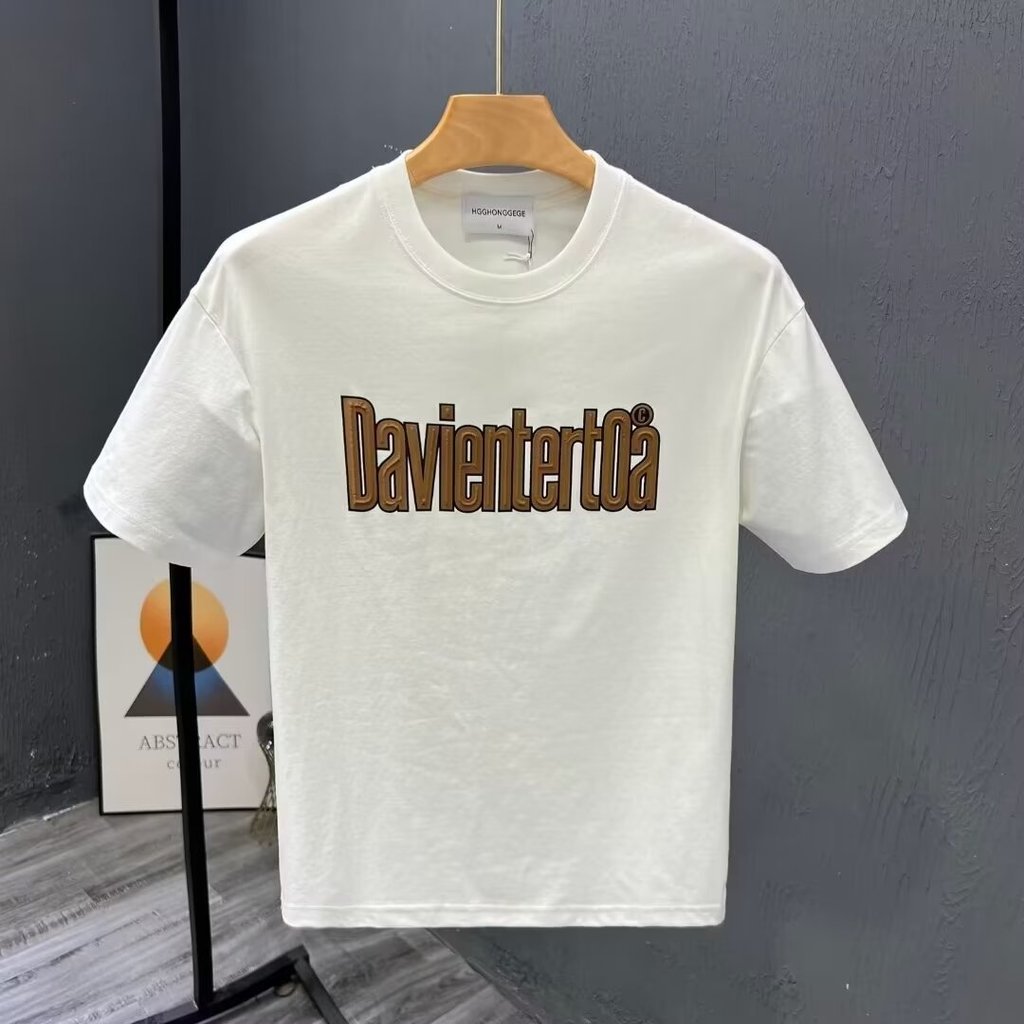 2026 Combed Cotton 2025 สไตล์ฮ่องกงเสื้อยืดแขนสั้นสไตล์ใหม่ผู้ชายอินเทรนด์รอบคอเรียบง่ายพิมพ์ Casual