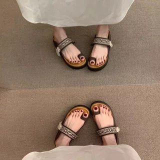 Bohemian สไตล์ชาติพันธุ์รองเท้าแตะสีน้ําตาล Webbing พู่ Flip-Flops Casual All-Match รองเท้าผู้หญิง