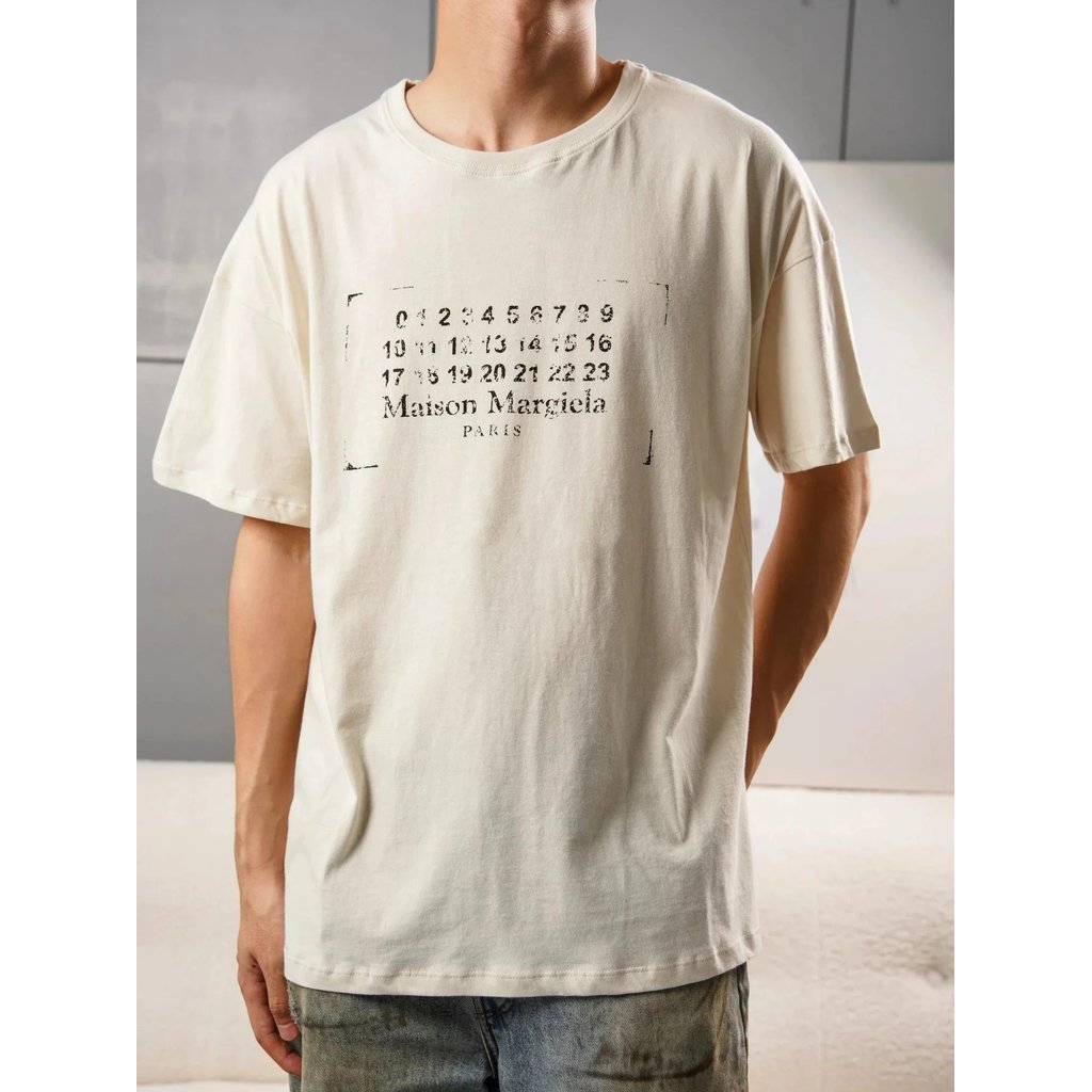 Maison Margiela MM6 Maison Margiela เสื้อยืดคอกลมหลวม Logory เสื้อยืดแขนสั้นดิจิตอลสีดํา/สีเบจ