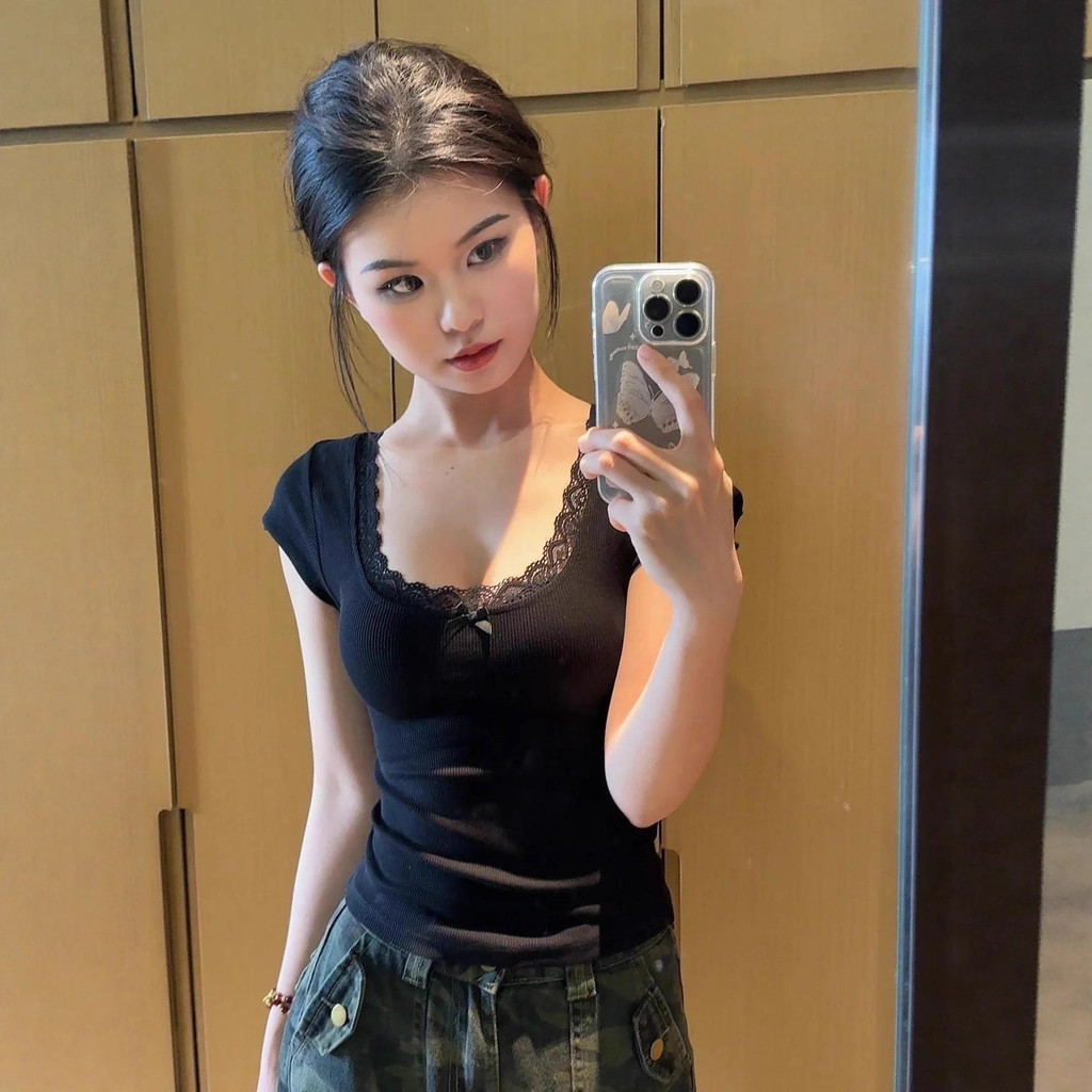 【WJZ】ผู้หญิงเกาหลีเซ็กซี่ลูกไม้สีดําขนาดใหญ่คอไลน์แขนสั้นเสื้อยืด【P90】