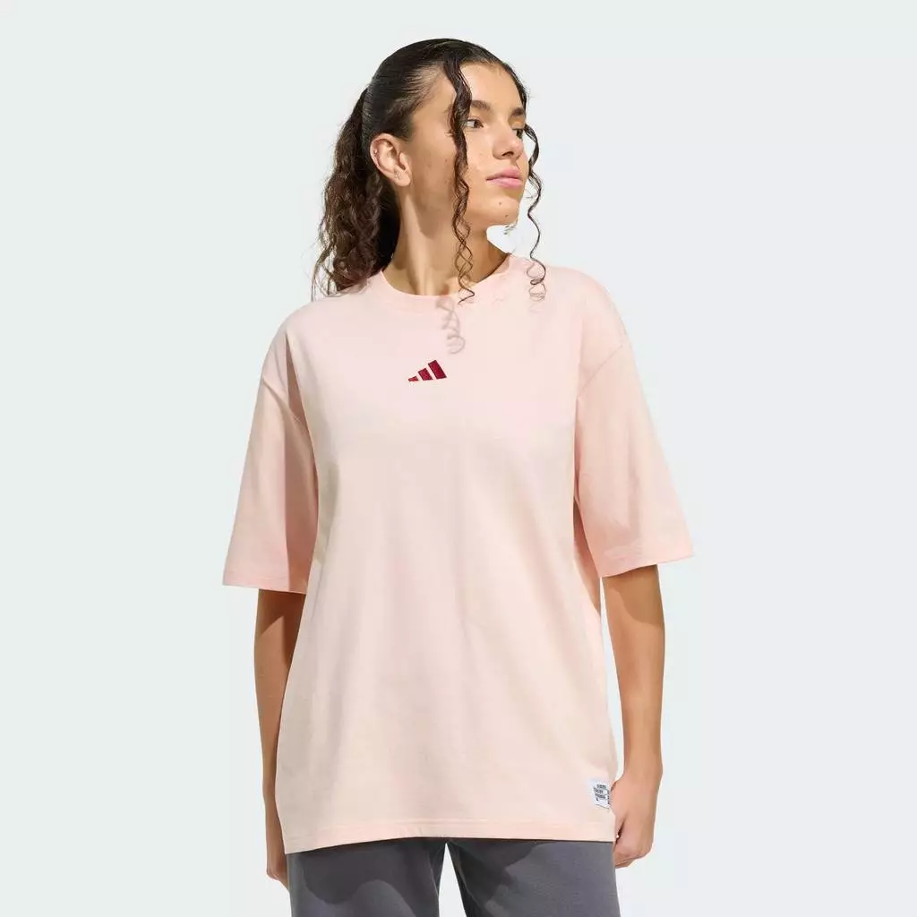 adidas ไลฟ์สไตล์ เสื้อยืดพิมพ์ลาย MINI EMBROIDERY OVERSIZED ผู้หญิง สีชมพู KG5449