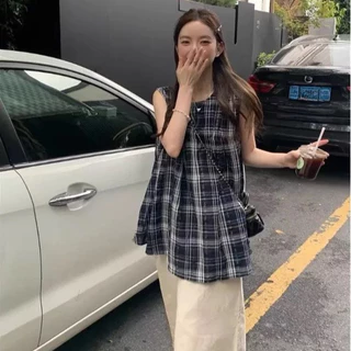 Fairy เสื้อแขนกุดคอกลม ลายสก็อตสีกรม ดีเทลติดกระดุมด้านหลัง ลำตัวจับจีบ ทรงปล่อย เสื้อเบลาส์ผู้หญิง#CS2558