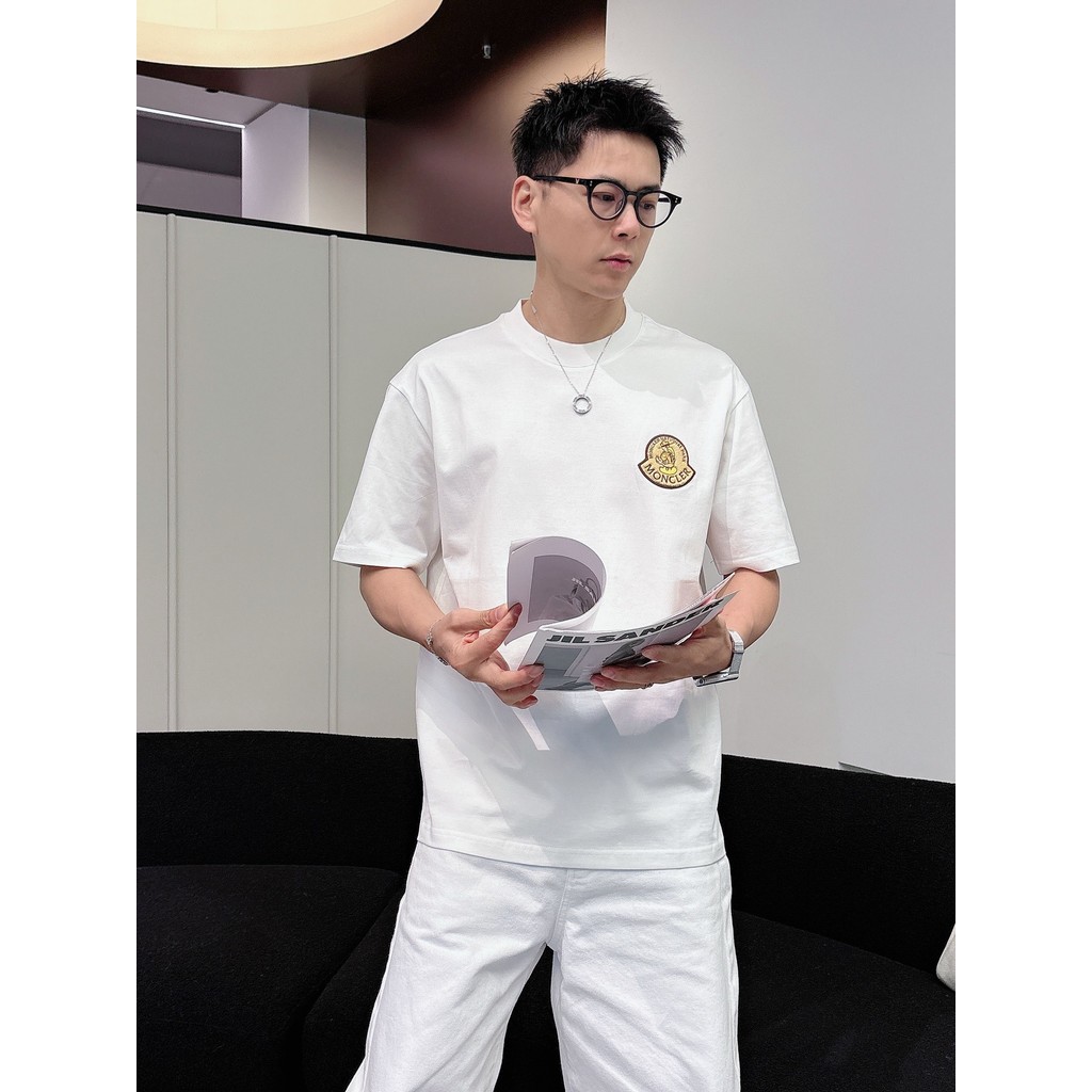 Moncler2026 Moncler 2026 คลาสสิกรอบคอแขนสั้นเสื้อยืดผู้ชายผู้หญิง 2 เส้นกีฬาแขนสั้น High-End Basic โ