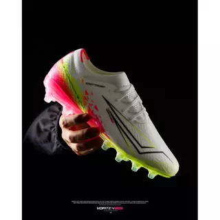 รองเท้าสตั๊ด Wingz Vortex Pro ตัวท๊อป สีขาว/สีดำ
