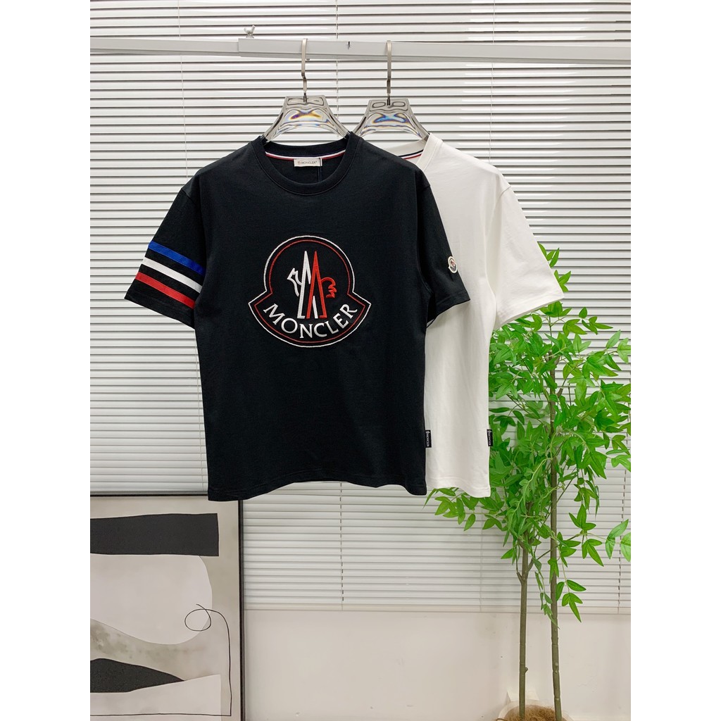 Moncler2026 Moncler 2026 คลาสสิกรอบคอแขนสั้นเสื้อยืดผู้ชายผู้หญิงสไตล์Pulloverแฟชั่นเว็บไซต์อย่างเป็