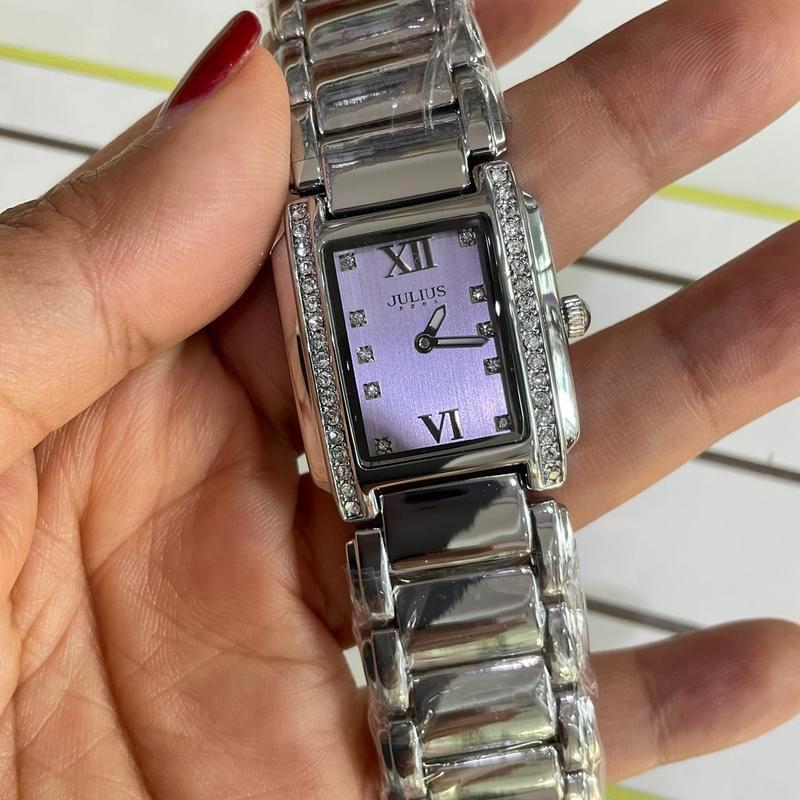 นาฬิกา Julius JA812 หน้าปัดทรงเหลี่ยมตัวเลขโรมัน อัพลุคลักชูให้ดูแพง สายสแตนเลสบานพับใส่แล้วแนบข้อมื