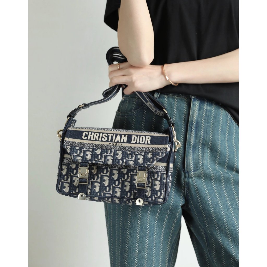 กระเป๋าสะพาย Dior Style vibe camp design ขนาดเล็ก 23 cm เหมาะสำหรับทั้งผู้ชายและผู้หญิง