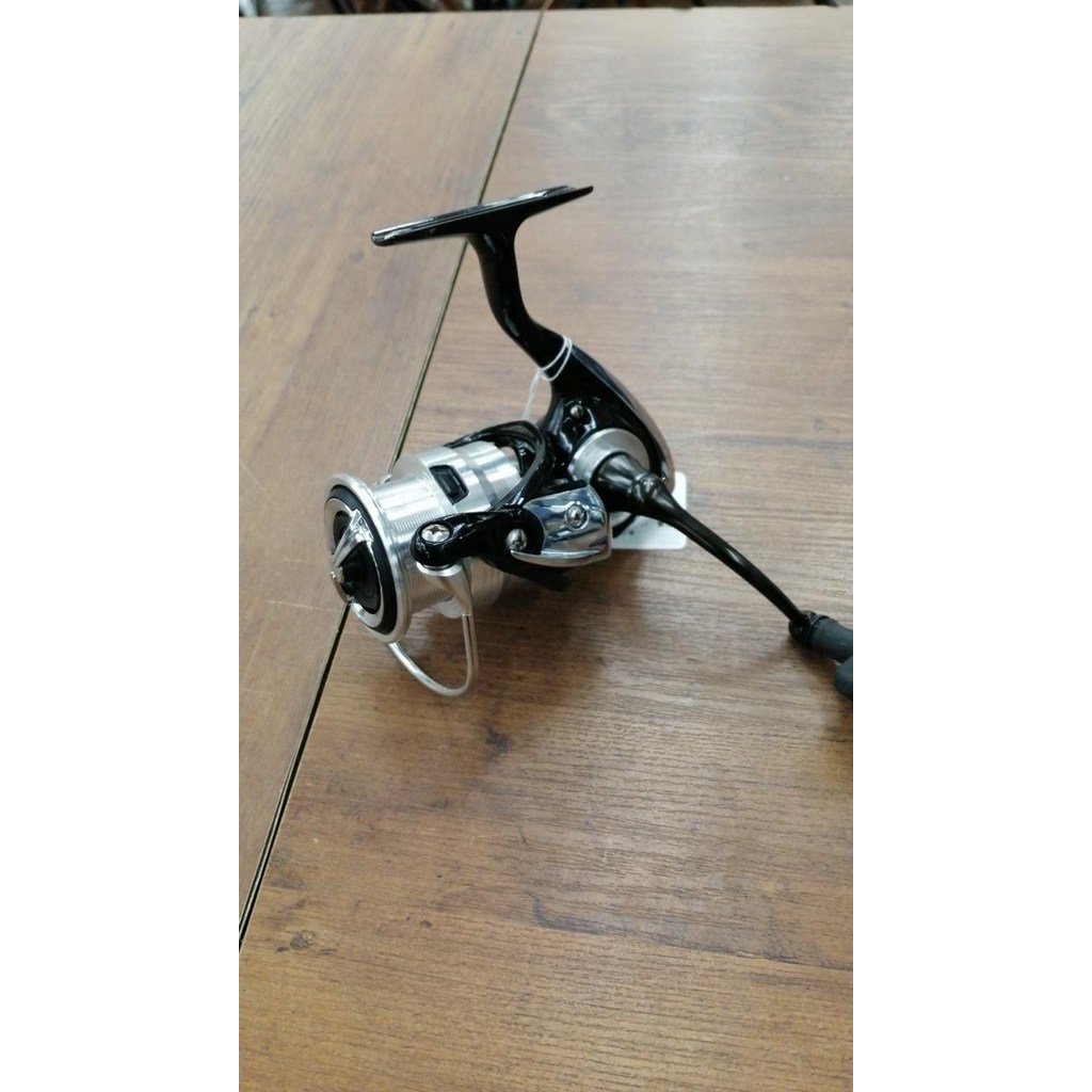 รอกสปินนิ่ง DAIWA 19 LEXA LT3000