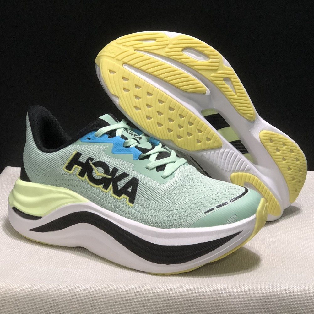 รองเท้าวิ่ง Hoka One Skyward X นําเสนอความสะดวกสบายและความยืดหยุ่น