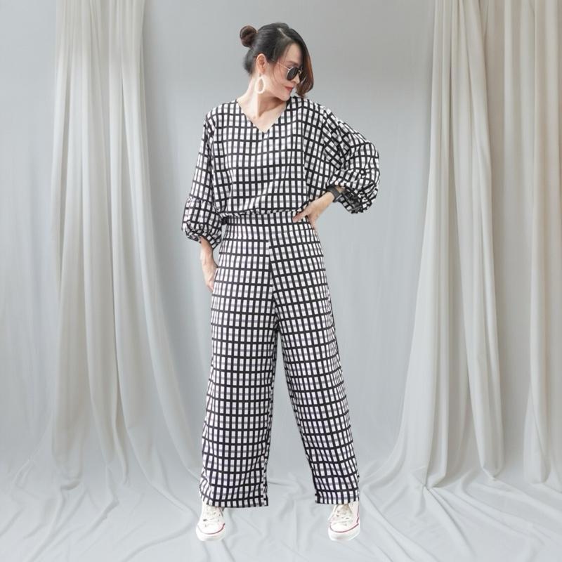 C005 ชุดเซ็ท ผ้าไหมอิตาลี่พรีเมี่ยม อก50“ ทรงคอวี แขนแต่งบอลลูน ลายไม่โหล ลายไม่ซ้ำใคร ใส่สบาย ระบายอากาศได้ดี