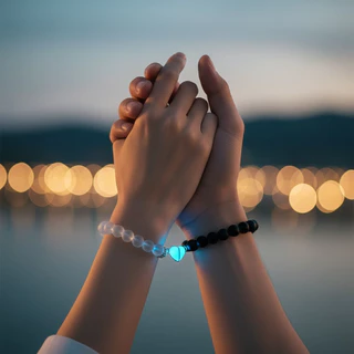 สร้อยข้อมือแม่เหล็กรูปหัวใจเรืองแสงสีสันสดใส 2 ชิ้นสําหรับคู่รักเพื่อนที่ดีที่สุดอุปกรณ์ที่ระลึกของขวัญวันวาเลนไทน์
