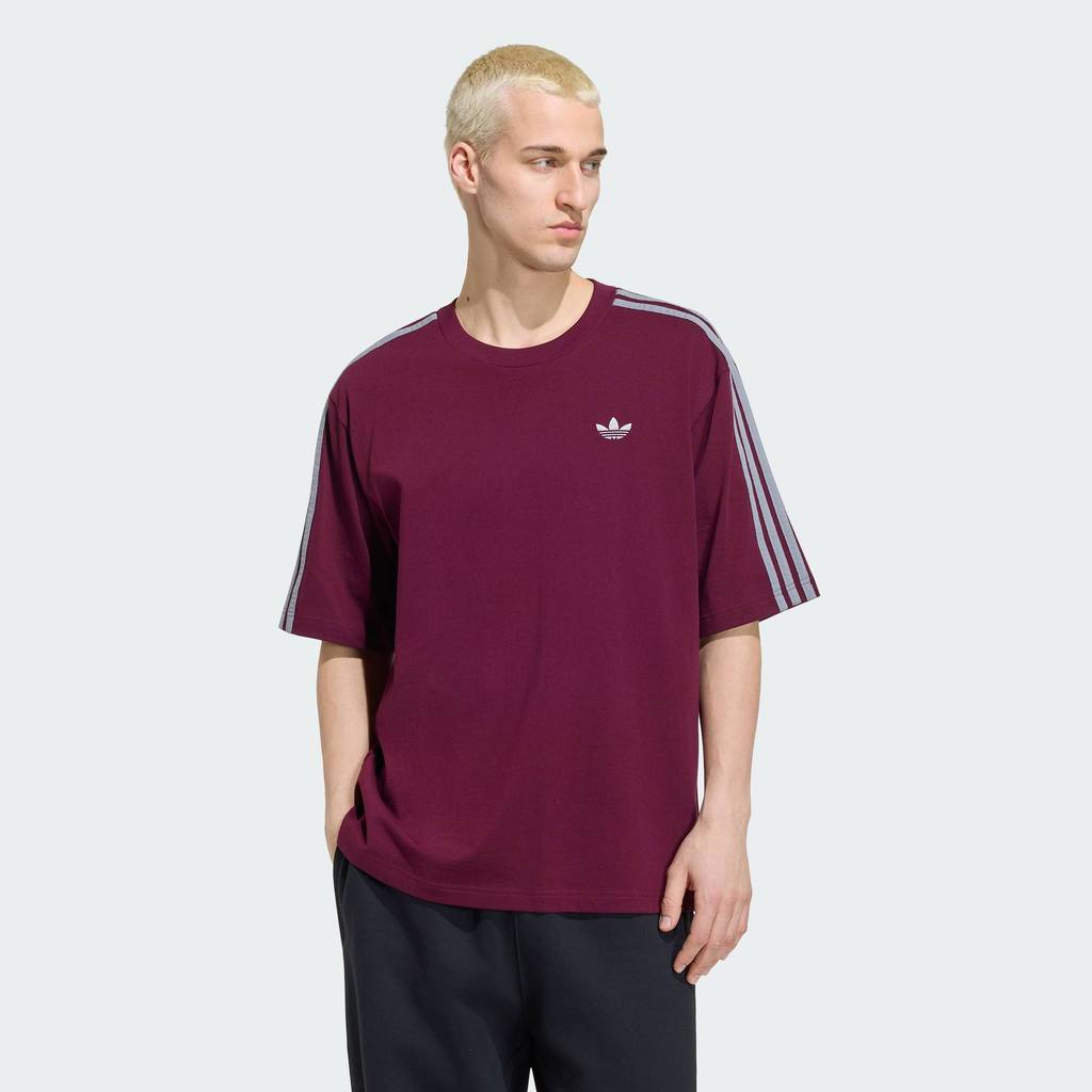 adidas ไลฟ์สไตล์ เสื้อยืดโอเวอร์ไซส์ ADICOLOR 3-STRIPES ผู้ชาย สีแดงเบอร์กันดี KS7411