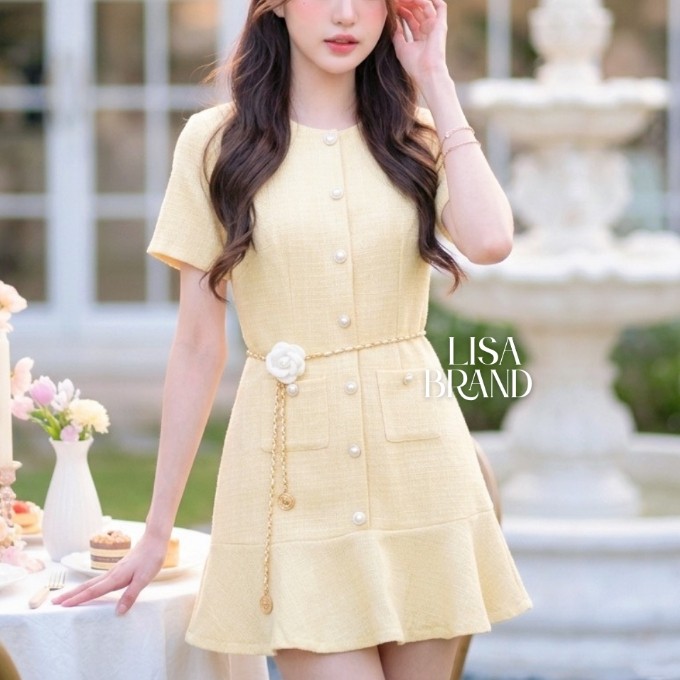 [LISA] A1372 ชุดเดรสกระโปรงคอกลมแขนสั้นแต่งกระดุมไข่มุกซิปซ่อนด้านหลัง+สายโซ่เข็มกลัดดอกไม้ เรียบหรู ใส่ออกงาน คาเฟ่