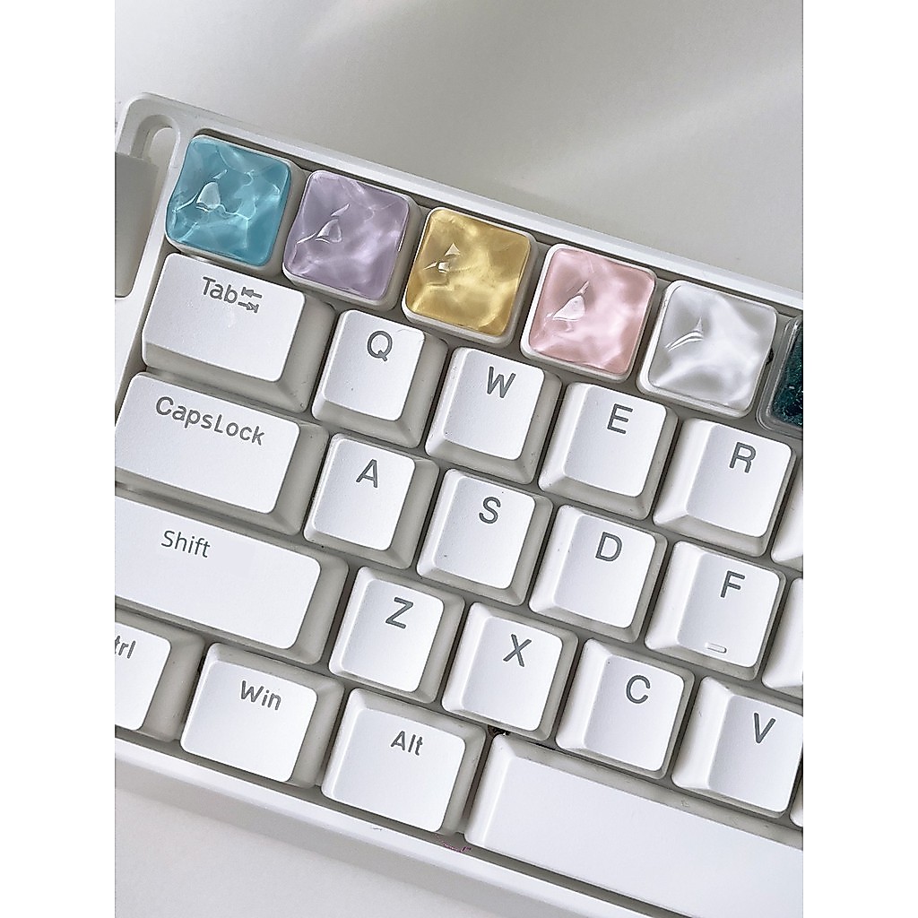 คีย์แคปใส keycap คริสตัลสีชมพูเยลลี่สีฟ้าเดี่ยวเช่นปุ่มกดสร้างสรรค์เรซินที่ไม่ซ้ํากันที่ทําด้วยมือแป้นพิมพ์กลสามมิติแกนข้าม