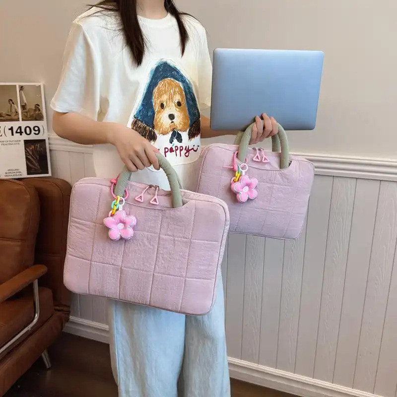 กระเป๋าใส่แล็ปท็อปกันลื่นมัลติฟังก์ชั่นใส่แบบสองชั้นและที่จับเหมาะสําหรับแล็ปท็อปมีตั้งแต่ 10 ถึง 16 นิ้ว ด้วยการออกแบบน้ําหนักเบาเป็