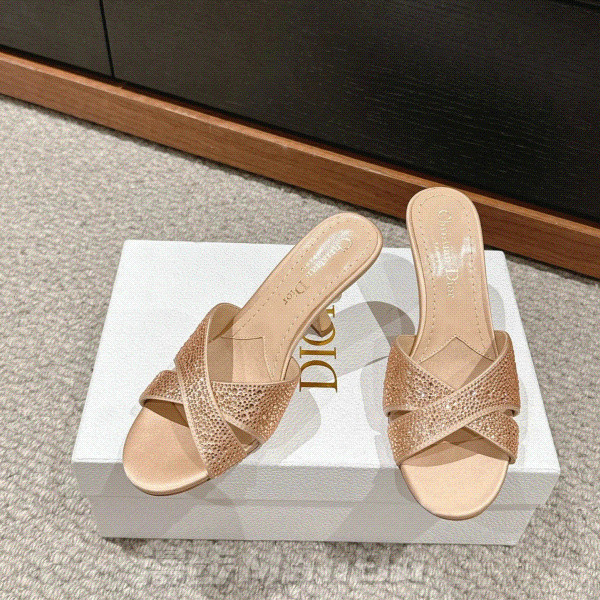 [1: 1 Development] Dior รองเท้าแตะสไตล์ใหม่ส้นรองเท้าแตะผู้หญิง d Home Bow Pearl รองเท้าส้นสูงรองเท้