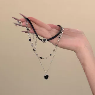 Lunar Blossom🍃🍃y2k สร้อยคอ สีดำ สามชั้น รัก necklace รุ่นใหม่ คุณภาพสูง ทันสมัยและเท่ ส่งไวจากไทย