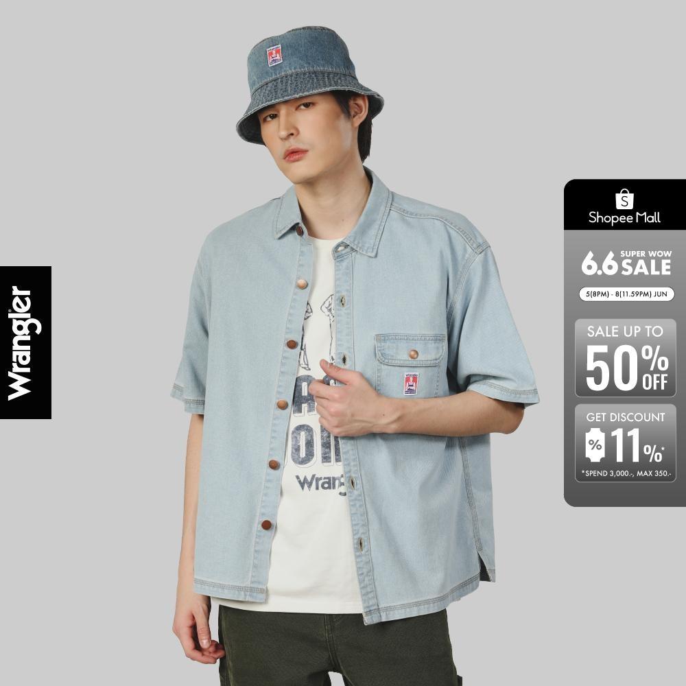 WRANGLER เสื้อเชิ้ตแขนสั้นผู้ชาย คอลเลคชั่น Casey Jones ทรง Oversize รุ่น WR F125MSHSN54 สียีนส์อ่อน