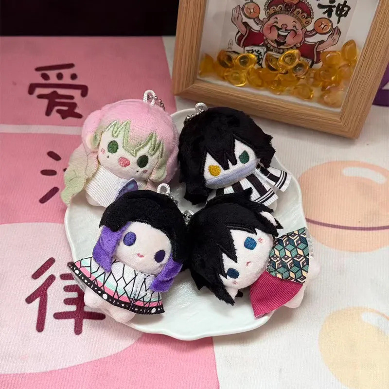 ร้อน 7 ซม.Demon Slayer Mitsuri Kanroji Giyu Tomioka Obanai Iguro Shinobu Kocho นุ่มตุ๊กตาอะนิเมะจี้ส