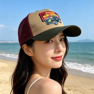 Style studio จัดส่ง 💕หมวกเบสบอลตาข่ายกันแดดแบบบล็อกสี ปักตัวอักษรรถบรรทุกสไตล์อเมริกันใหม่
