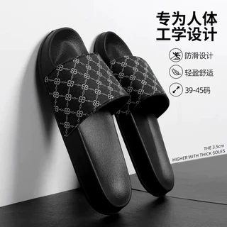 39-45 รองเท้าแตะผู้ชาย แฟชั่น สไตล์ใหม่ รองเท้าแตะกลางแจ้ง เหมาะสําหรับการผ่อนคลายในช่วงฤดูร้อนและกีฬา ระงับกลิ่นกาย พื้นนิ่ม กันลื่น แฟชั่นเกาหลี มีไซส์