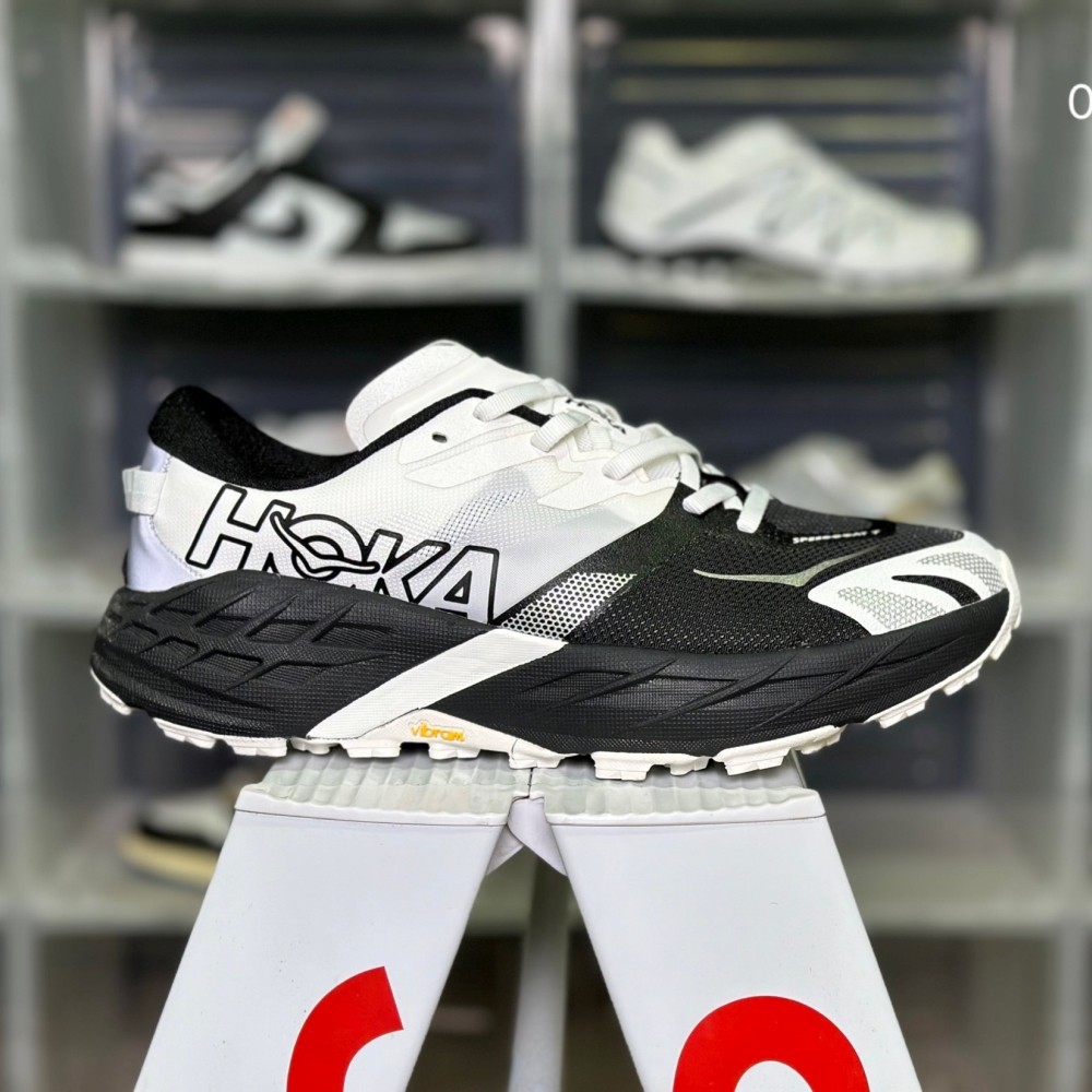 HOKA ONE ONE Speedgoat 7 รองเท้าวิ่งสําหรับผู้ชายและผู้หญิงรองเท้าผ้าใบ Unisex คู่ DIRG