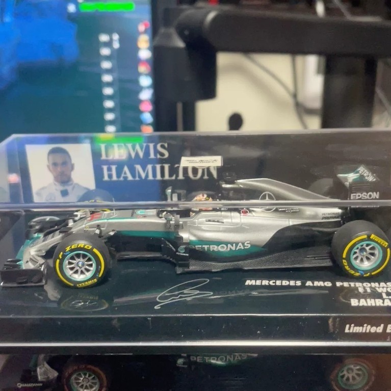 [มาใหม่เดือนพฤษภาคม] 1/43 Mini Cut w07 Hamilton 2016 Words สนใจ Balin < I Want < Lets Chat with Me P