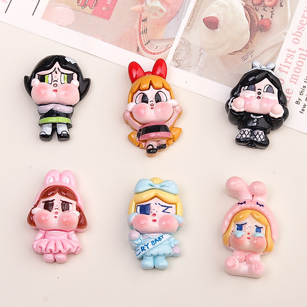 [4 @] การ์ตูน ทําเอง อุปกรณ์เรซินเครื่องประดับรักร้องไห้สาวครีมกาวกิ๊บโทรศัพท์กรณีโซ่รองเท้าพวงกุญแจจี้จับคู่ XM
