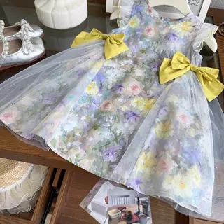 เดรสเจ้าหญิงเด็กผู้หญิง รุ่นใหม่ปี 2026 ฤดูร้อน แขนบิน ผสานผ้าตาข่าย ลายดอกไม้ ประดับโบว์ นุ่มสวมใส่สบาย