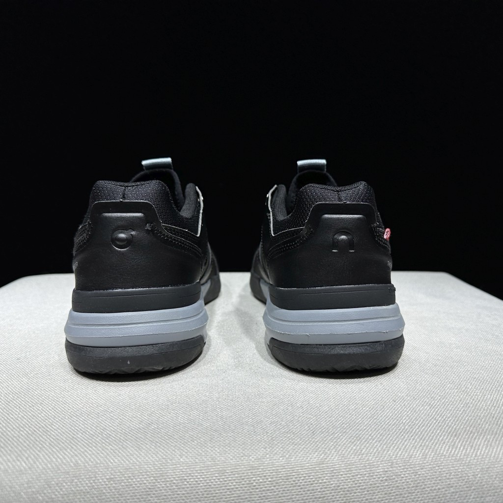 On Running On Cloud X THE ROGER Clubhouse Pro รองเท้าผ้าใบสําหรับผู้ชายและผู้หญิงคู่ Unisex หนังสีขา