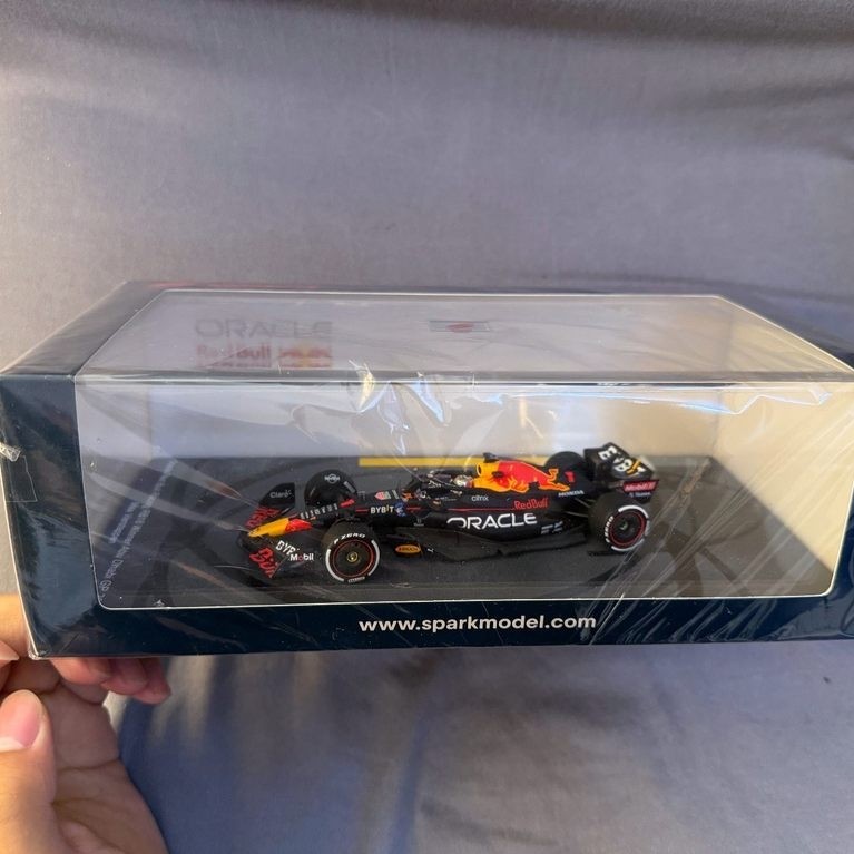 Wistappen Two-Champion Donut Big Box Red Bull RB18 2022 Race Season Abu Doughnut Station Spark 1/43 