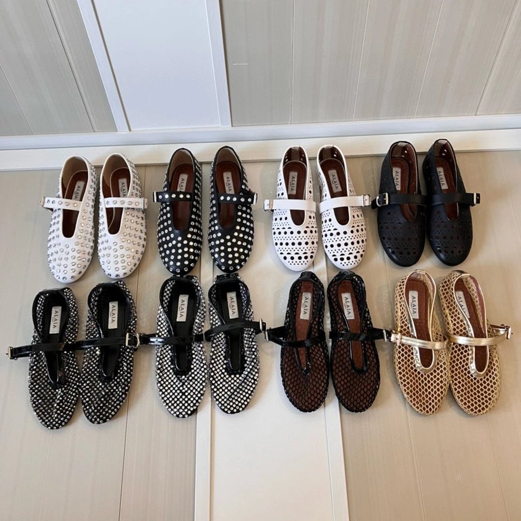 Alaia* 25 รุ่นใหม่ รองเท้าบัลเล่ต์ผ้าถักพื้นเรียบแบบตาข่าย ประดับเพชรเม็ดเล็ก Mary Jane สําหรับผู้หญ