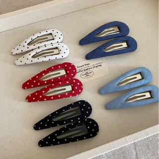 คลิปหนีบผมลายจุดสีแดง สไตล์เก๋ ใช้ติดผม/ปกปมหน้าม้า เครื่องประดับผมรุ่นใหม่ (กิ๊บ, ผ้า, ลายจุด, ญี่ปุ่นเกาหลี, ทํามือ)