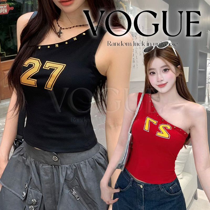 Vogue🌟พร้อมส่ง🌟 เสื้อกล้ามปาดไหล่ สกรีนเลข27 ดีไซน์ติดอะไหล่ทองเก๋ๆ มีฟองน้ำในตัว (FY7052)