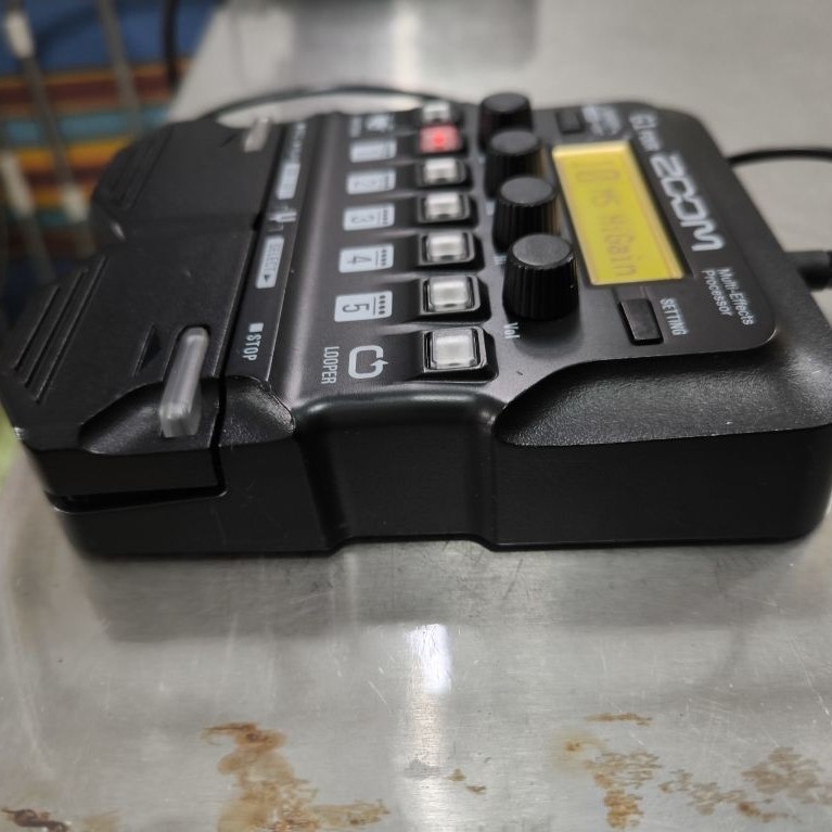 มัลติเอฟเฟค Zoom รุ่นG1Four