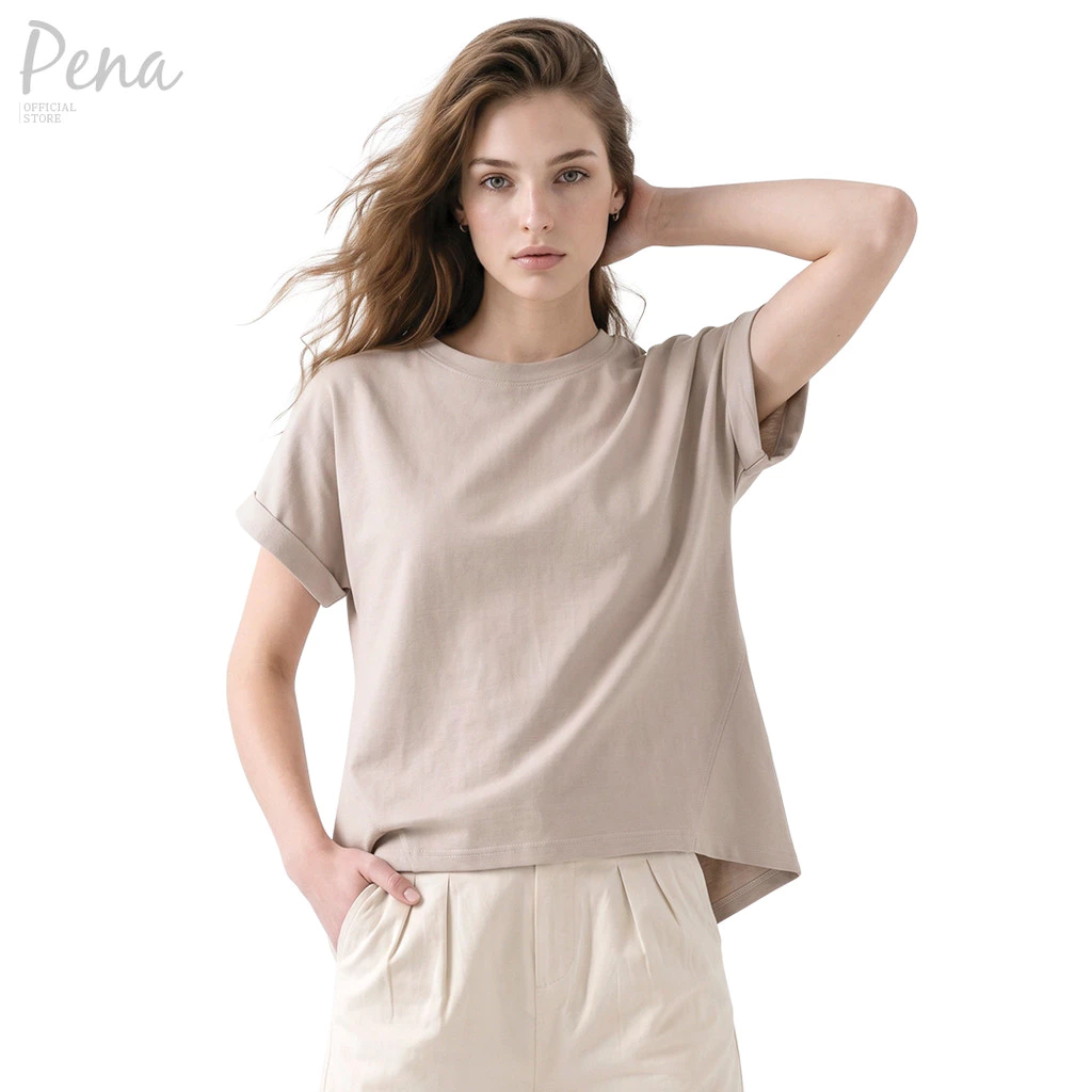 Pena House เสื้อยืดสตรีแขนสั้นทรงหลวม ดีไซน์ชายเสื้อหน้าสั้นหลังยาว PCTS062601