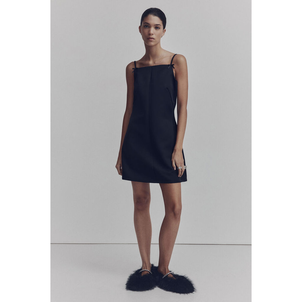 H&M(เอชแอนด์เอ็ม) เดรสสายเดี่ยวผ้าซาติน Women Satin strappy dress 1312058_1
