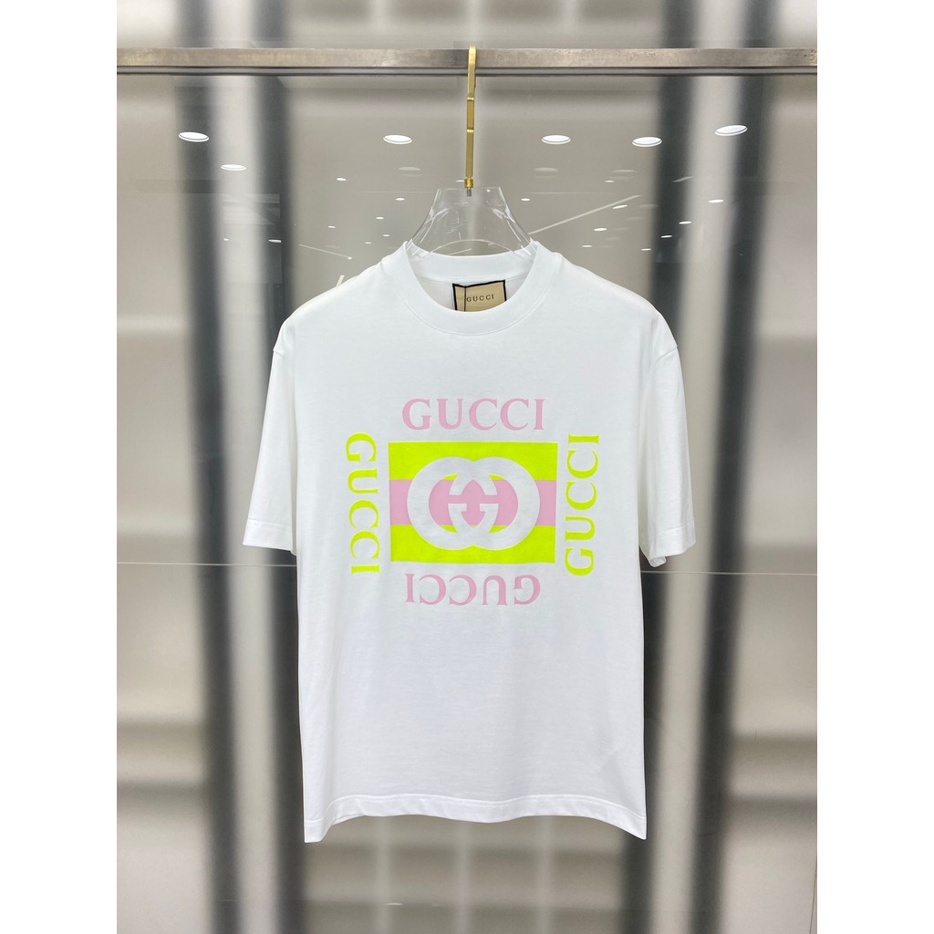 GUCCI/GUCCI/6XL2026 คลาสสิกรอบคอแขนสั้นเสื้อยืดผู้ชายผู้หญิงสไตล์อารมณ์ Original Design 2025 ฤดูใบไม