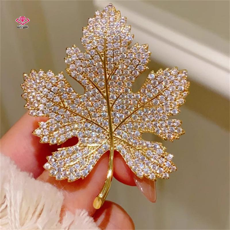 [HWETR] เข็มกลัดใบ ประณีตสําหรับผู้หญิงสาวหรูหรา Elegant Plant Pins อเนกประสงค์เงา Corsage เสื้อผ้าอุปกรณ์เสริมของขวัญ