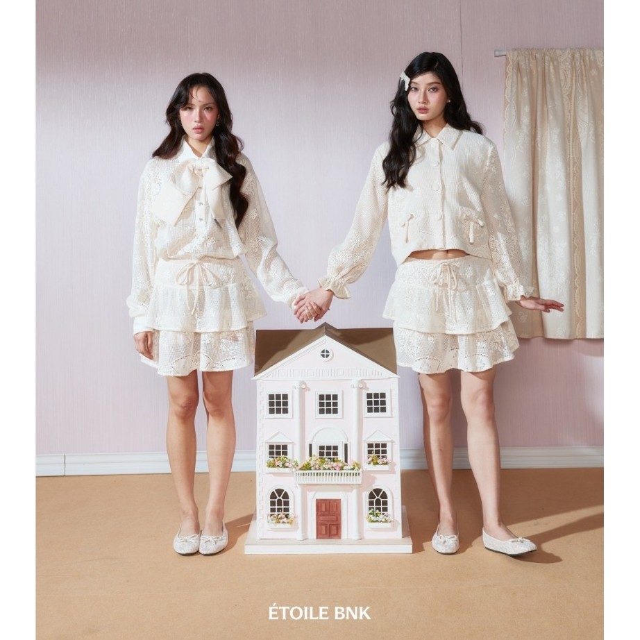 ÉTOILE BNK FLORA MINI SKIRT กระโปรงระบายสองชั้น ดีเทลเชือกผูกเป็นโบว์ที่บริเวณเอว