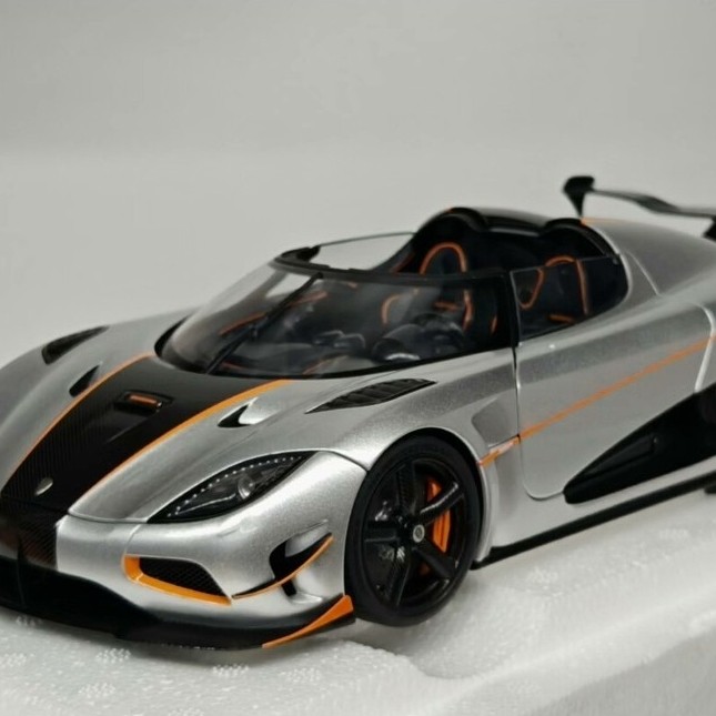[Orphan] 1: 18 autoart Koenigsegg AGERA RS รถจําลองรุ่นแพ็คเกจเดิมยี่ห้อใหม่สามารถหยิบด้วยตัวเองได้