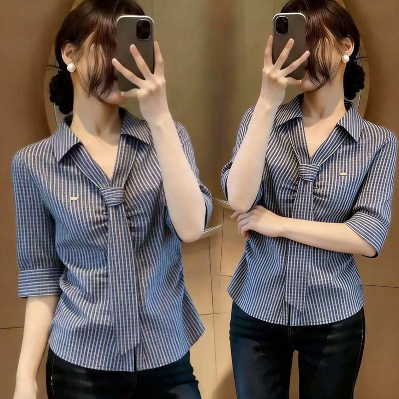 Cuties w734 เสื้อเชิ้ตแขนยาว คอปกโปโล ลายทาง สไตล์เกาหลี เสื้อเชิ้ตแขนยาวทรงเข้ารูปลำลองดีไซน์เรียบง่ายด้านบน