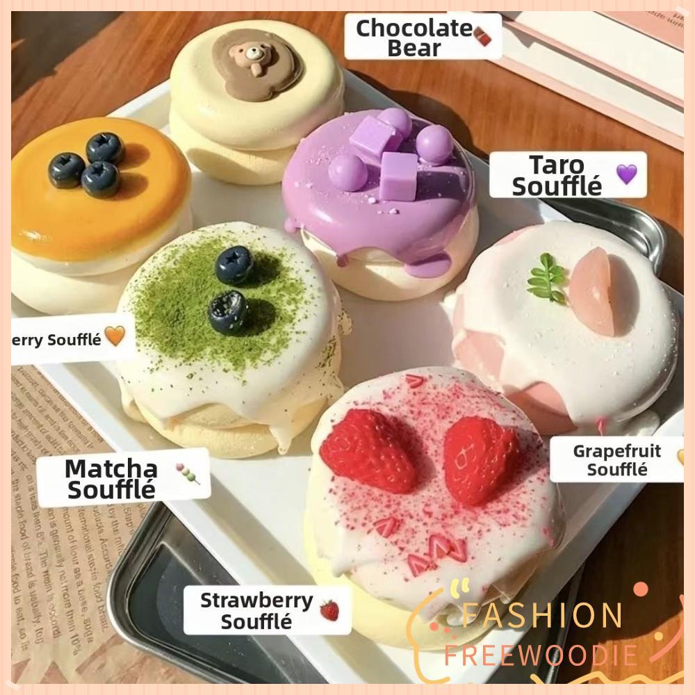 FREEWOODIE Soufflé ของเล่นบีบ, มินิเค้กน่ารักจําลอง Squishy ของเล่นปลายนิ้ว, ความเครียดบรรเทาช็อกโกแลตชีสช้า Rebound ของเล่นสําหรับของขวัญเด็ก