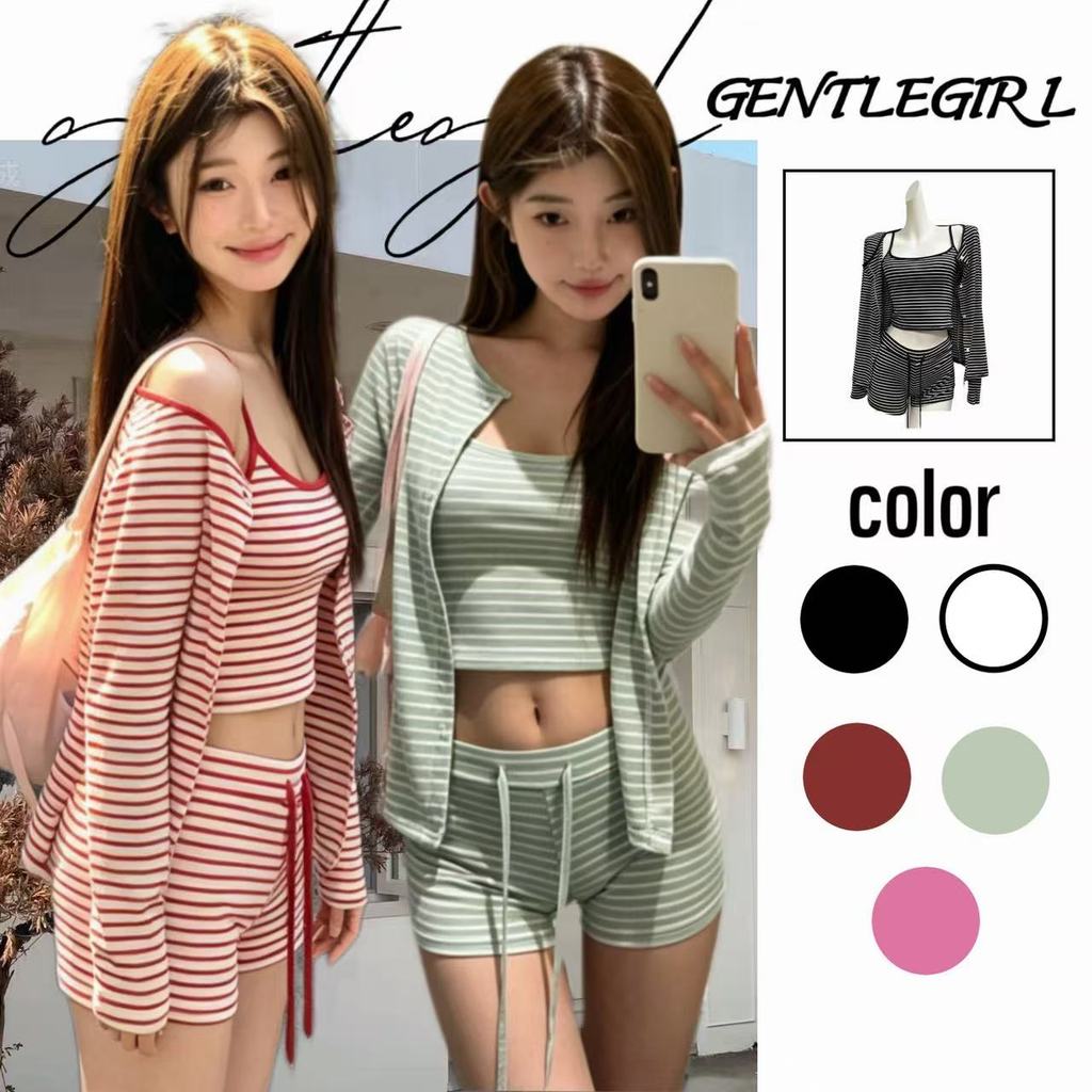 #GG🎀เซ็ตชุด 3 ชิ้น ประกอบด้วยกางเกงขาสั้นลายทาง เสื้อกล้าม และเสื้อคลุมไหมพรม เป็นชุดที่เข้ารูปและมีสไตล์