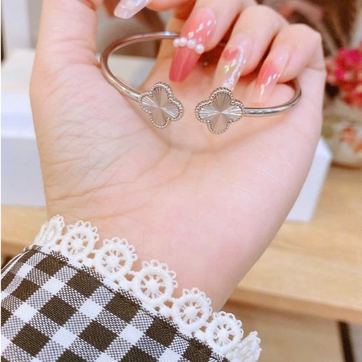 Cuf VCA Mini Knurled Titanium Bracelet, Standard Grade 1 4-Leaf Clover