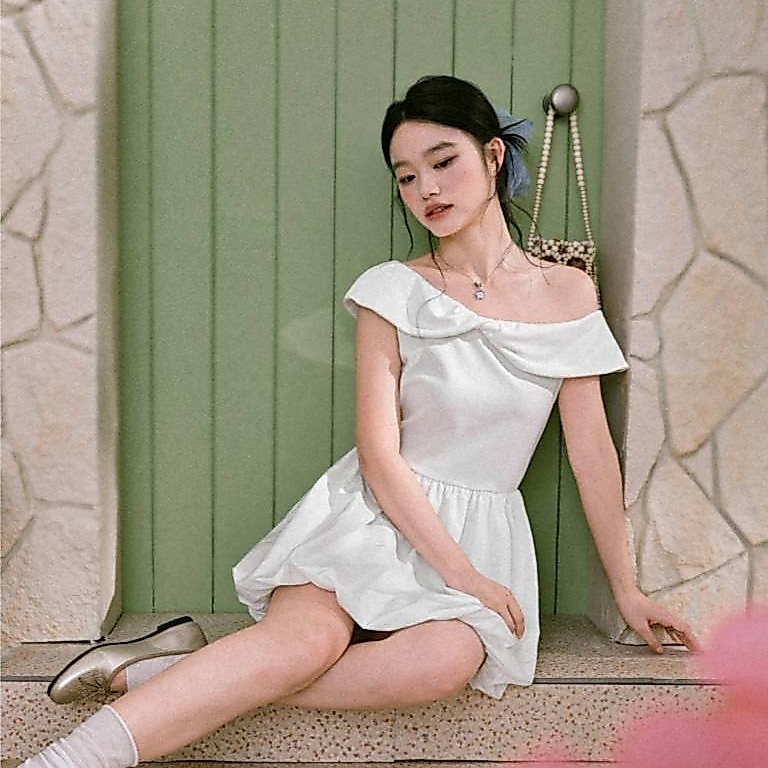 [Preorder] KUOSE : Asymmetric Shoulder Bubble Dress